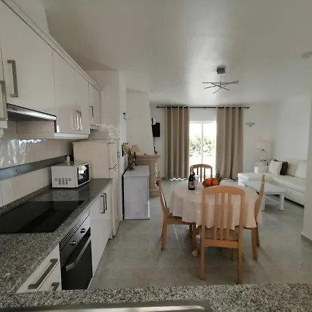 Nice Rose Flat Near Sao Rafael Beach