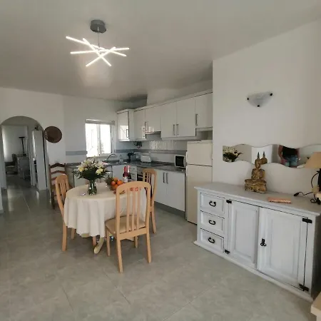 Nice Rose Flat Near Sao Rafael Beach